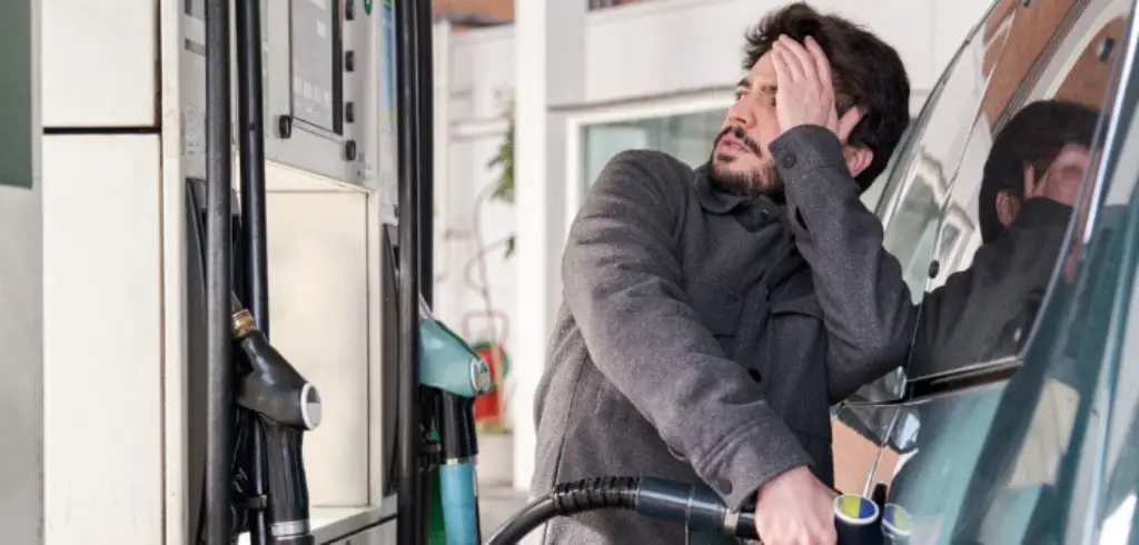 man desprate when he sees fuel prices